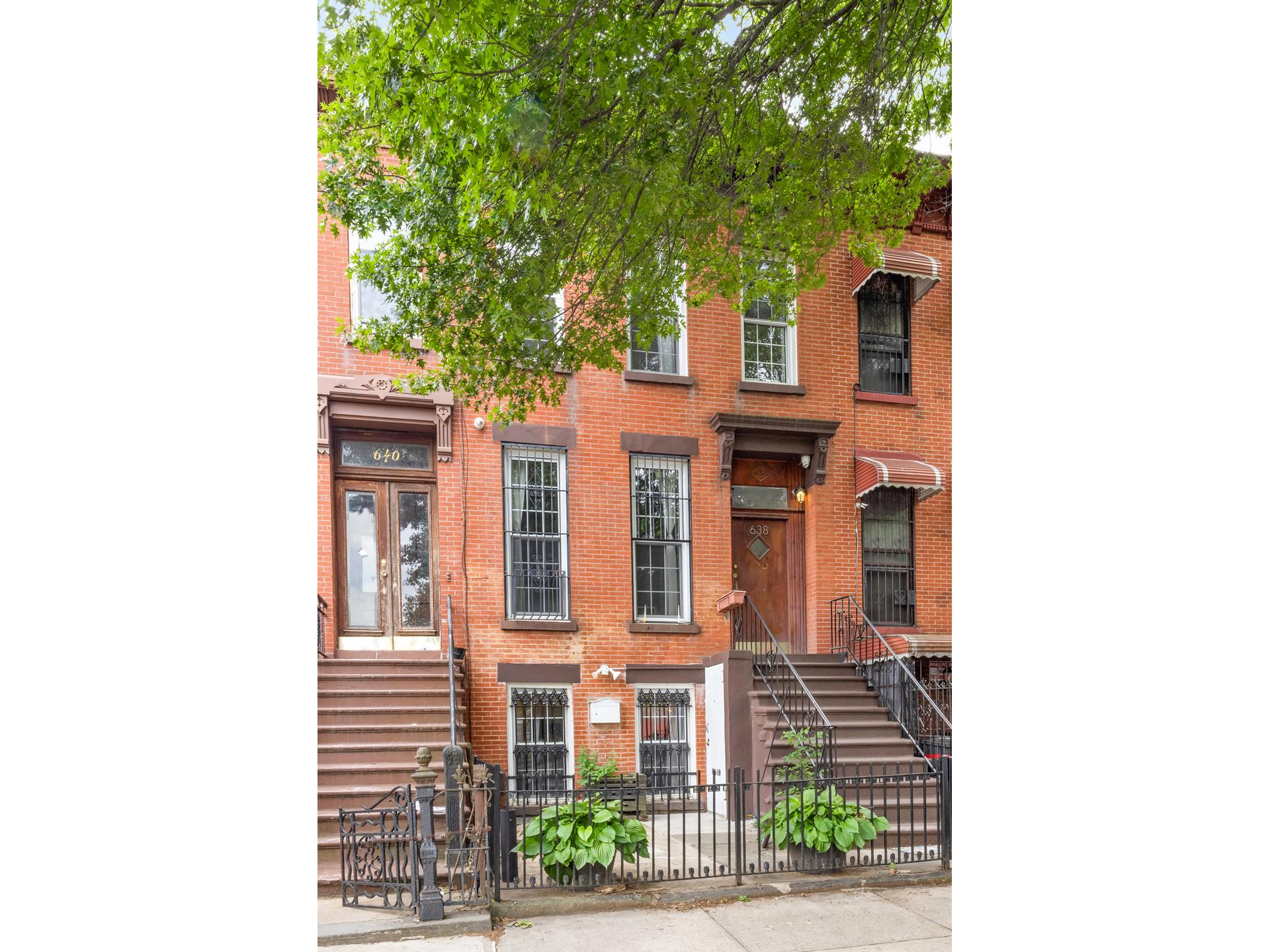 638 MONROE Street
