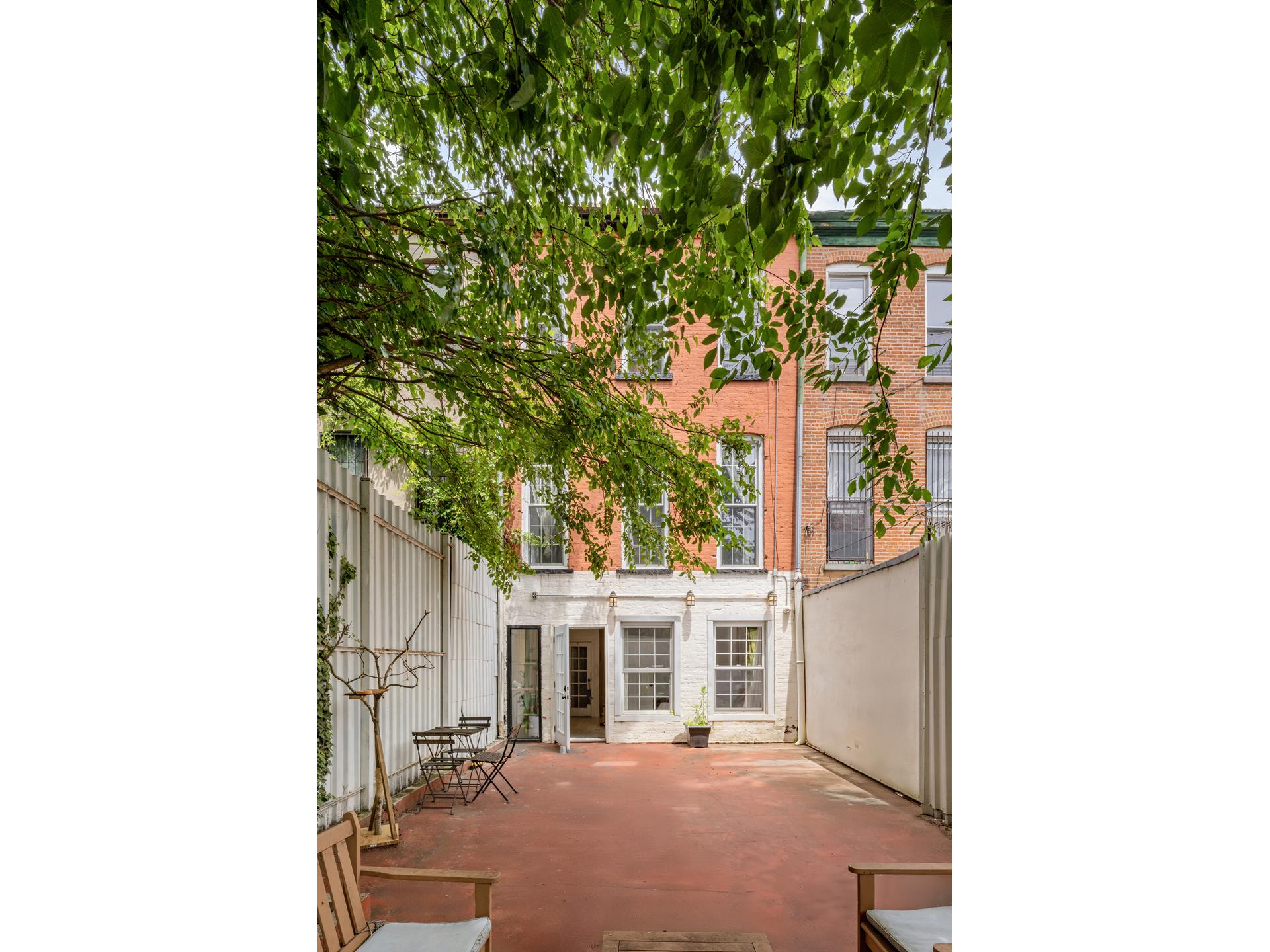 638 MONROE Street