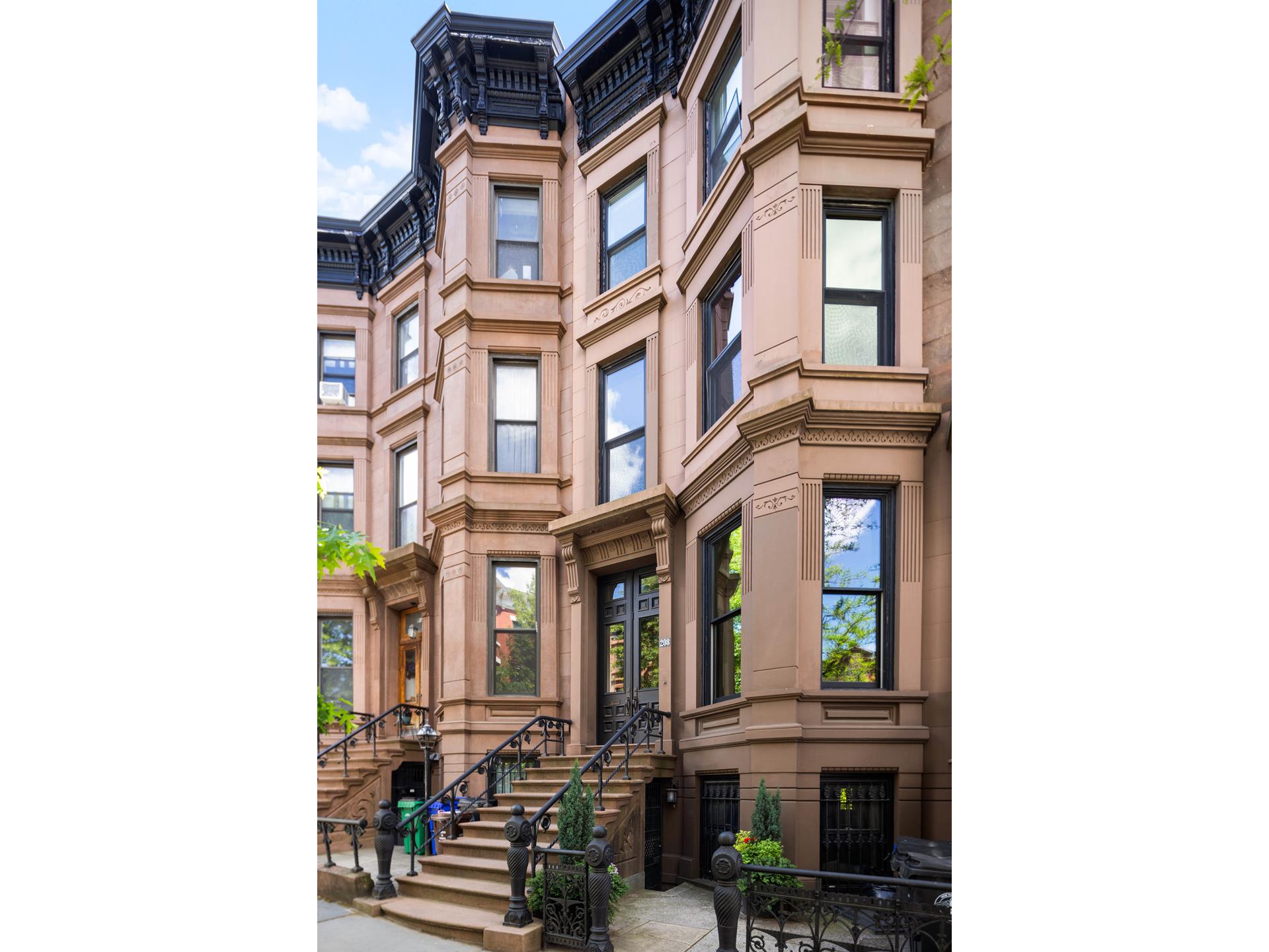 208 GARFIELD Place