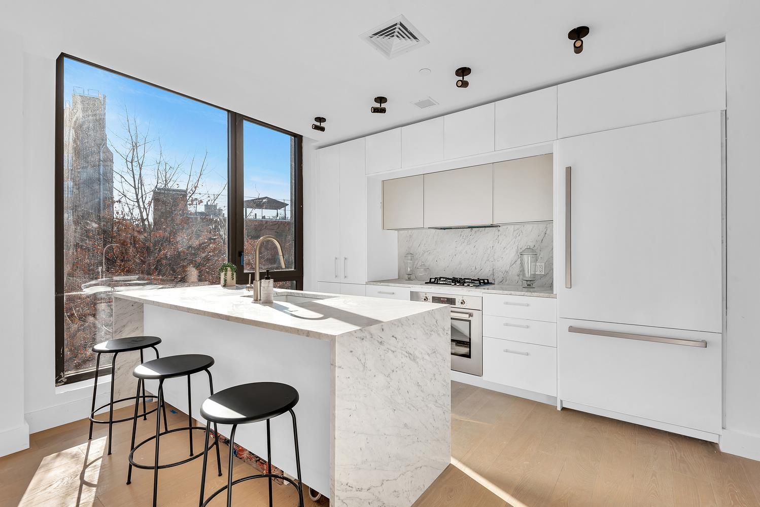 450 GRAND Avenue 6B