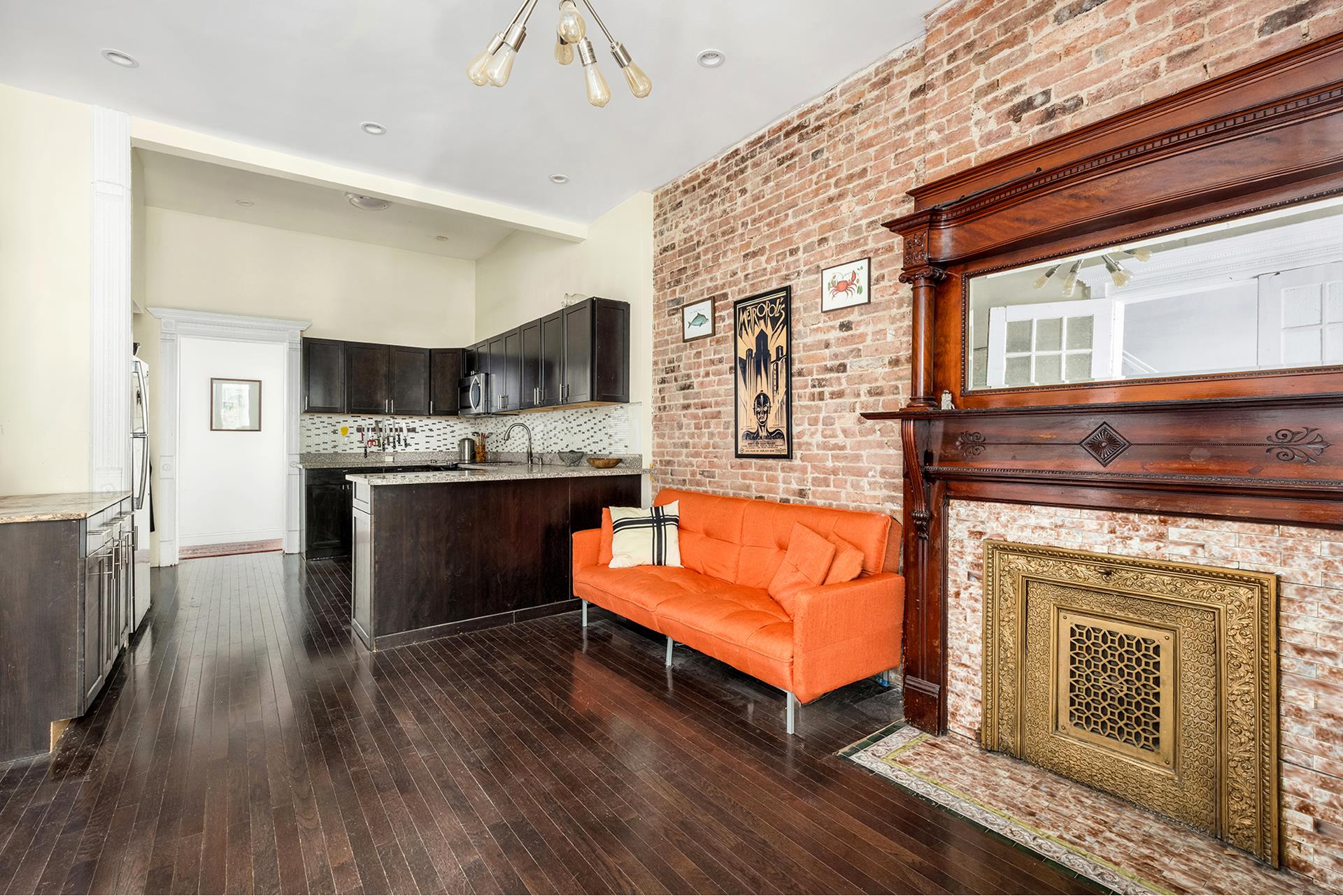 621 MACON Street