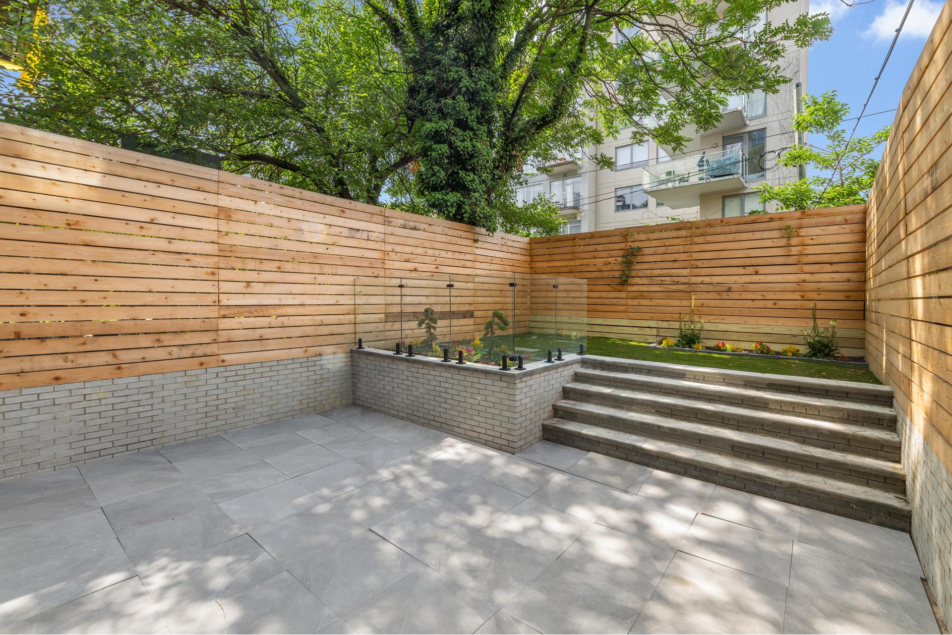 684 DEAN Street 1