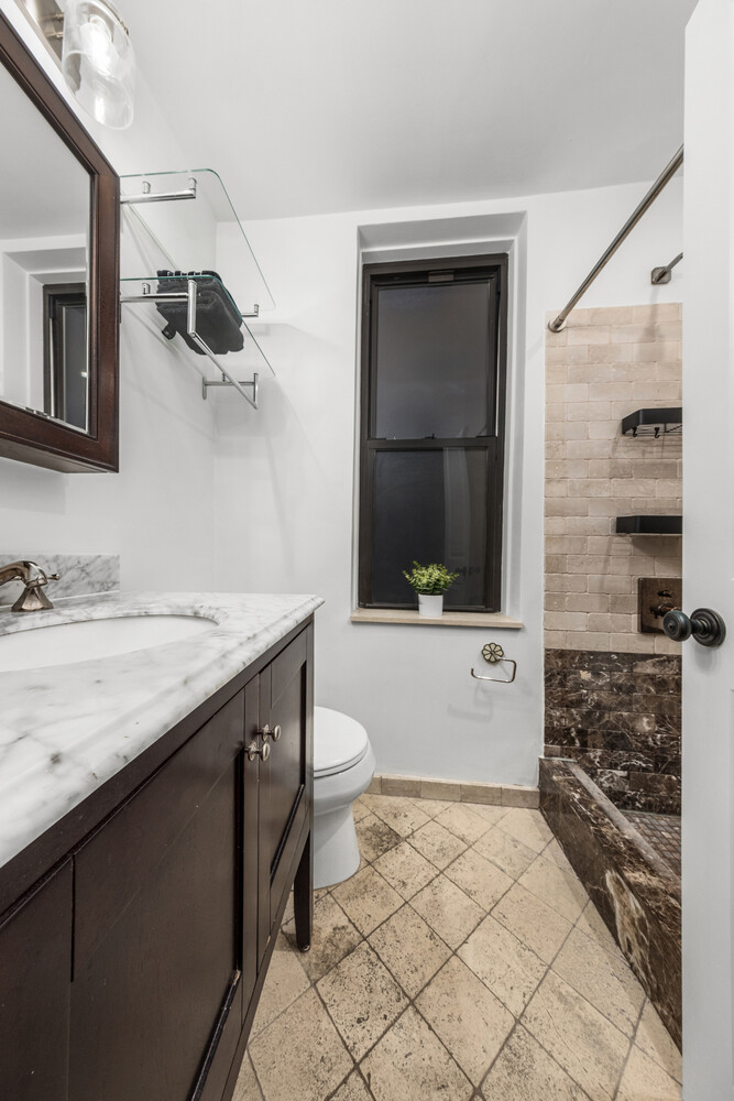 433 W 24TH Street 3D