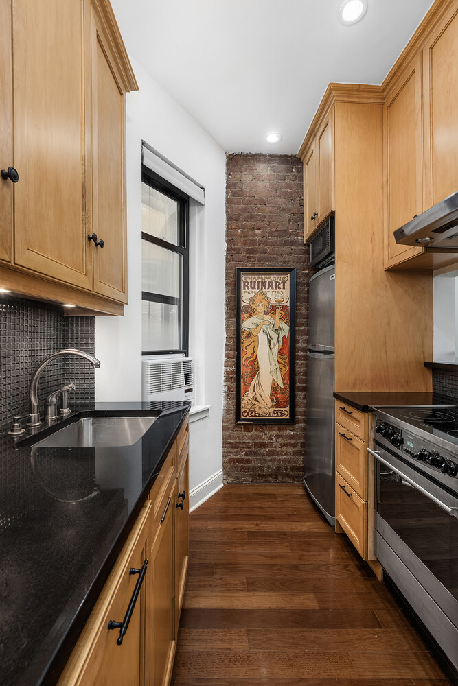 433 W 24TH Street 3D