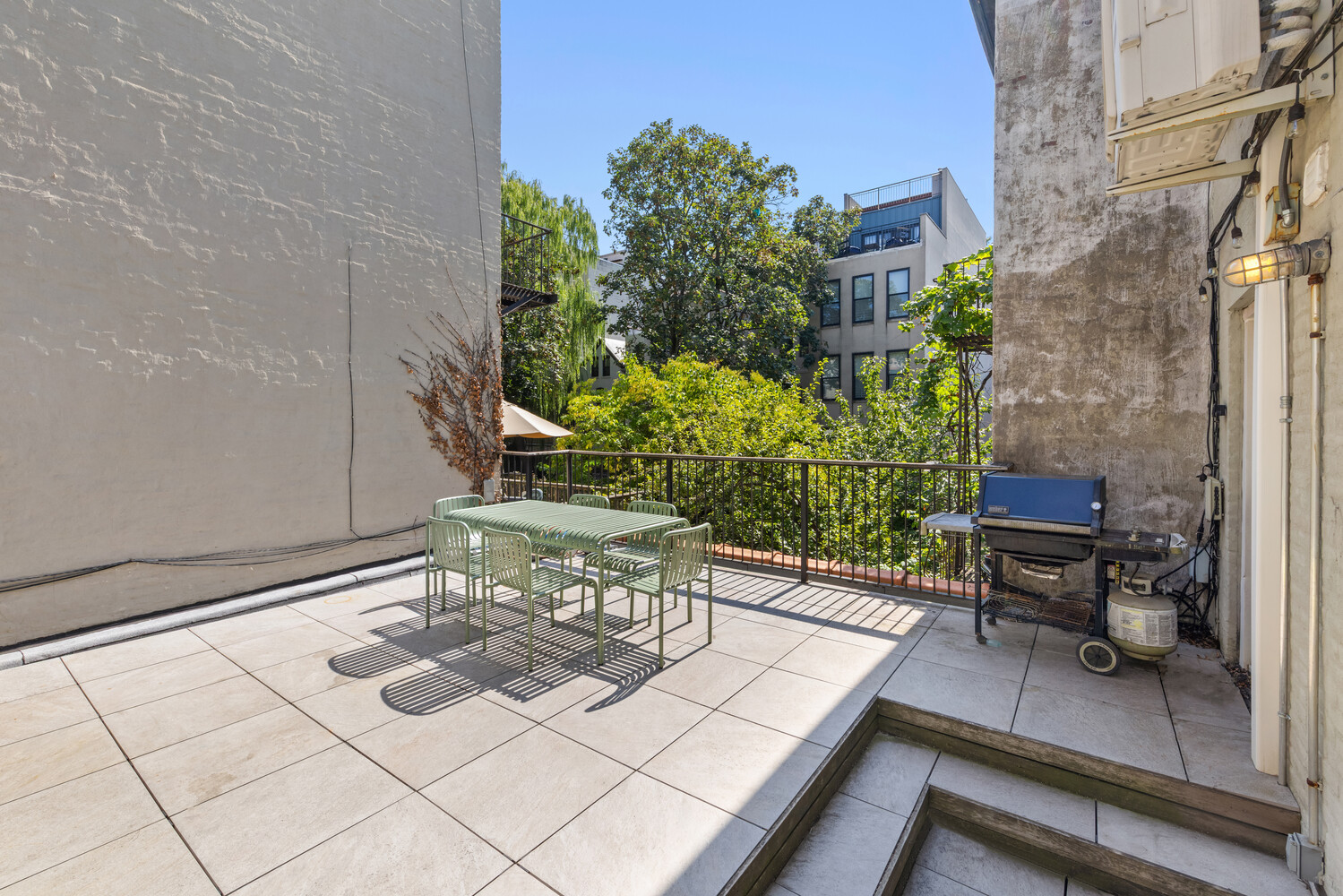 323 5TH Avenue