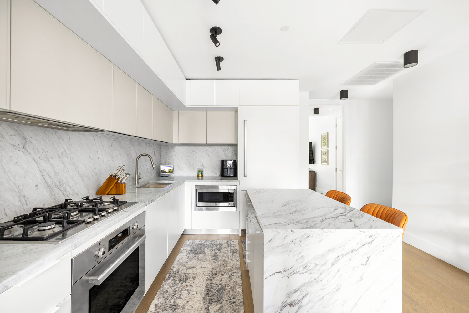 450 GRAND Avenue 2C