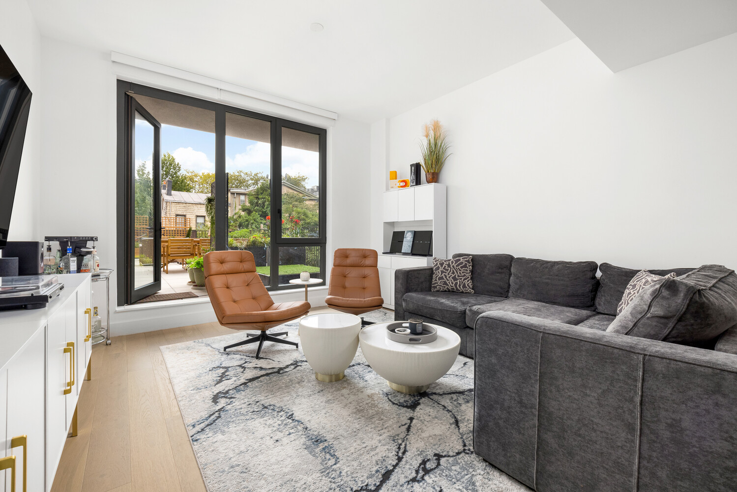 450 GRAND Avenue 2C