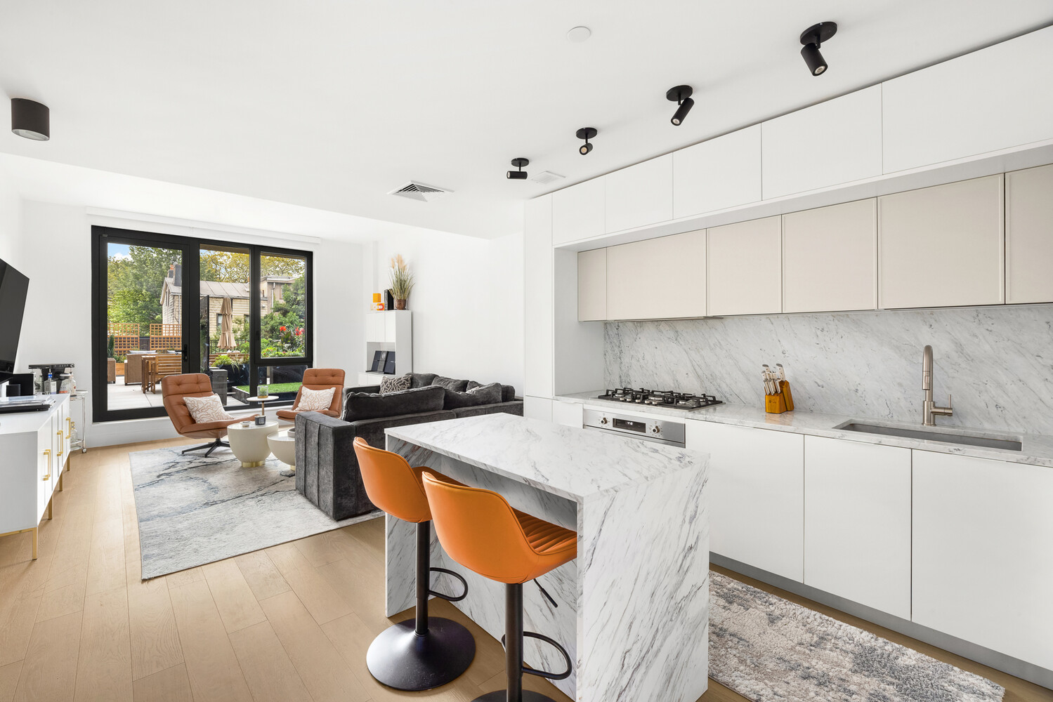 450 GRAND Avenue 2C