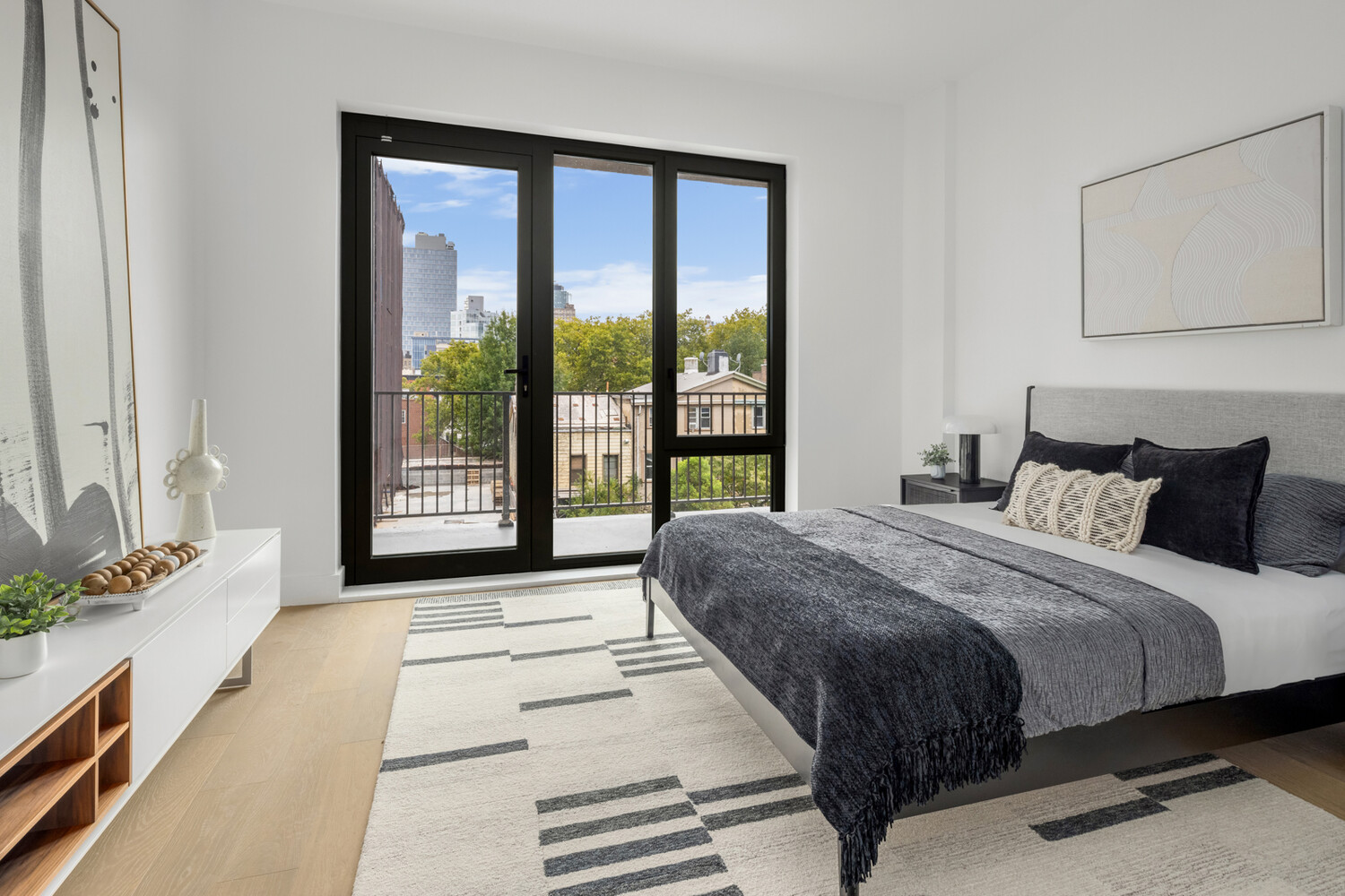450 GRAND Avenue 5G