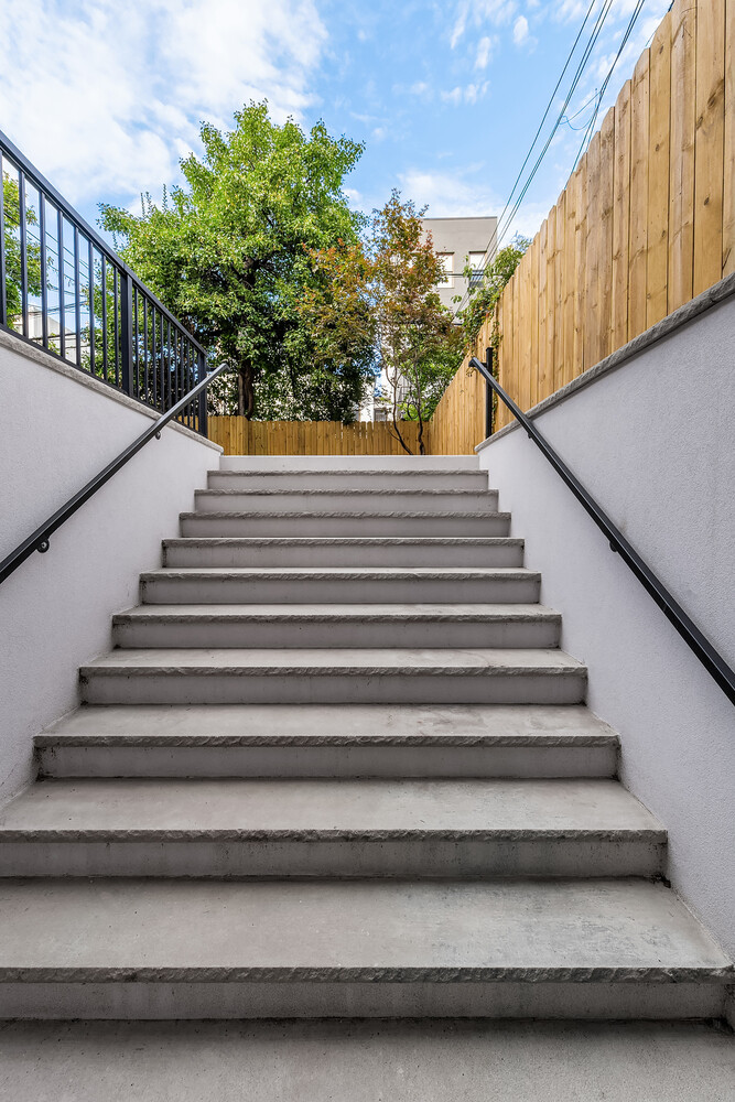 665 DE GRAW Street 1