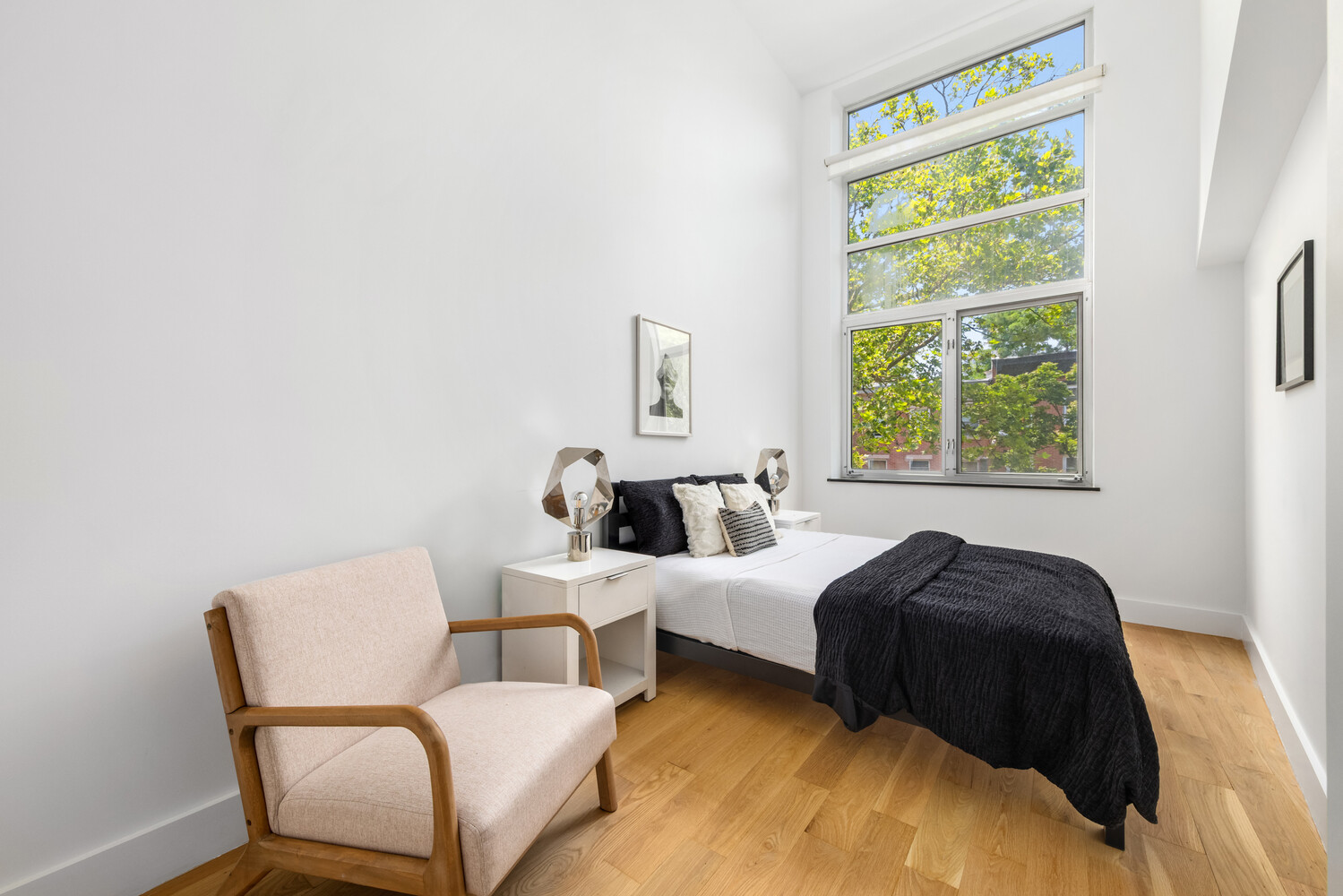 93 WAVERLY Avenue 3R