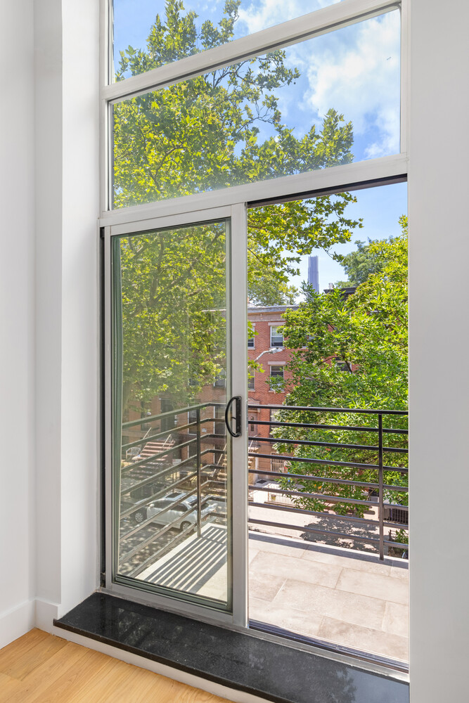 93 WAVERLY Avenue 3R