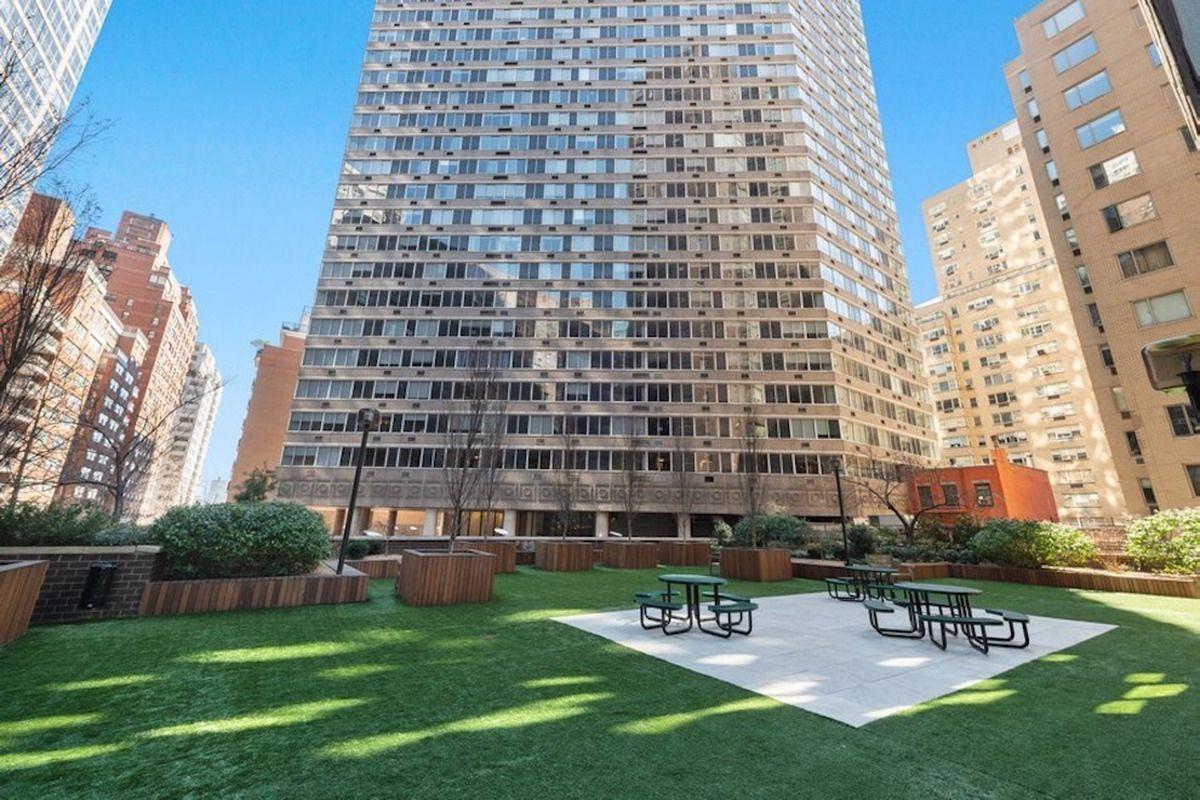 400 E 54TH Street 14E