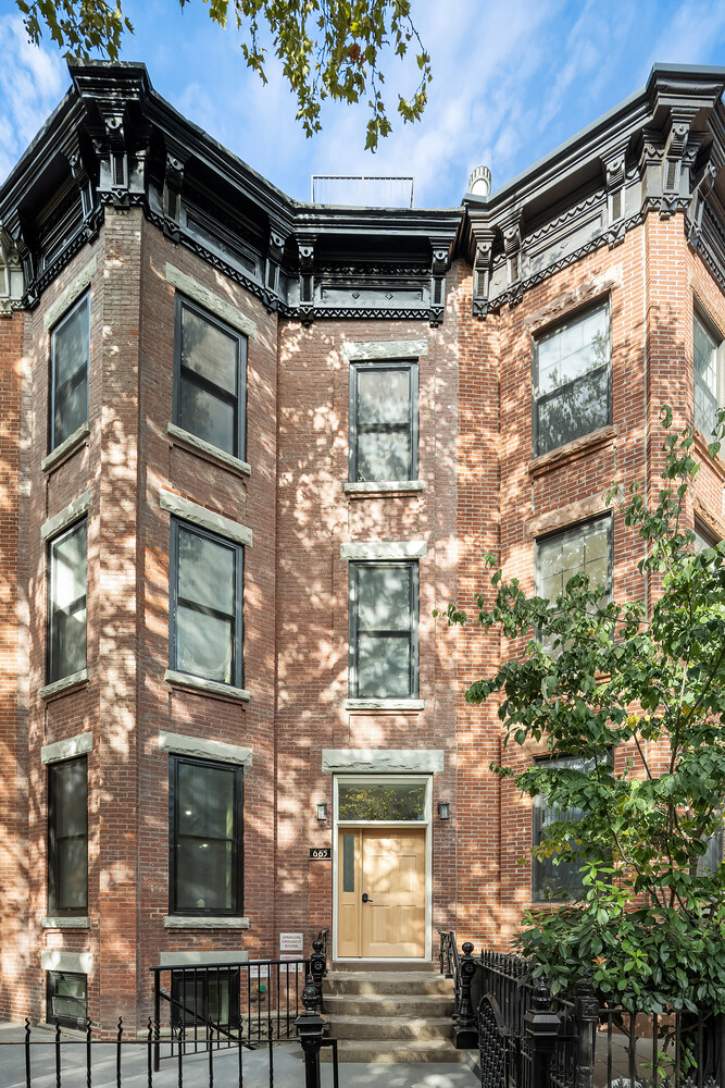 665 DE GRAW Street GARDEN