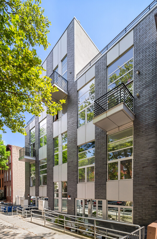 93 WAVERLY Avenue 2F