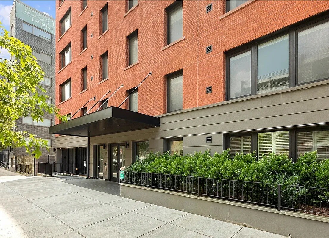 488 STERLING Place 4A