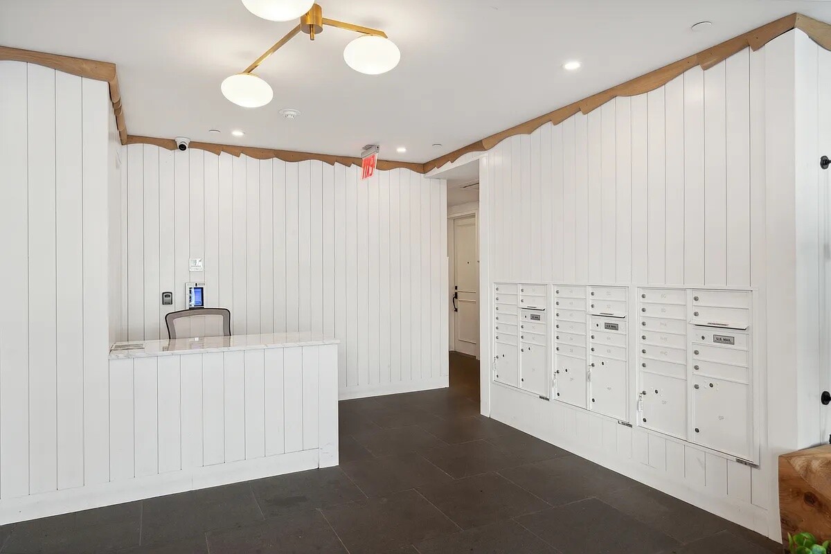 488 STERLING Place 4A