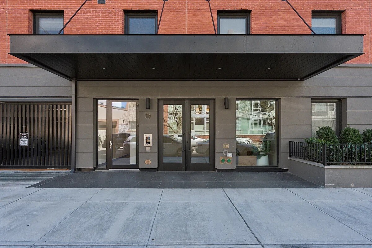 488 STERLING Place 4A