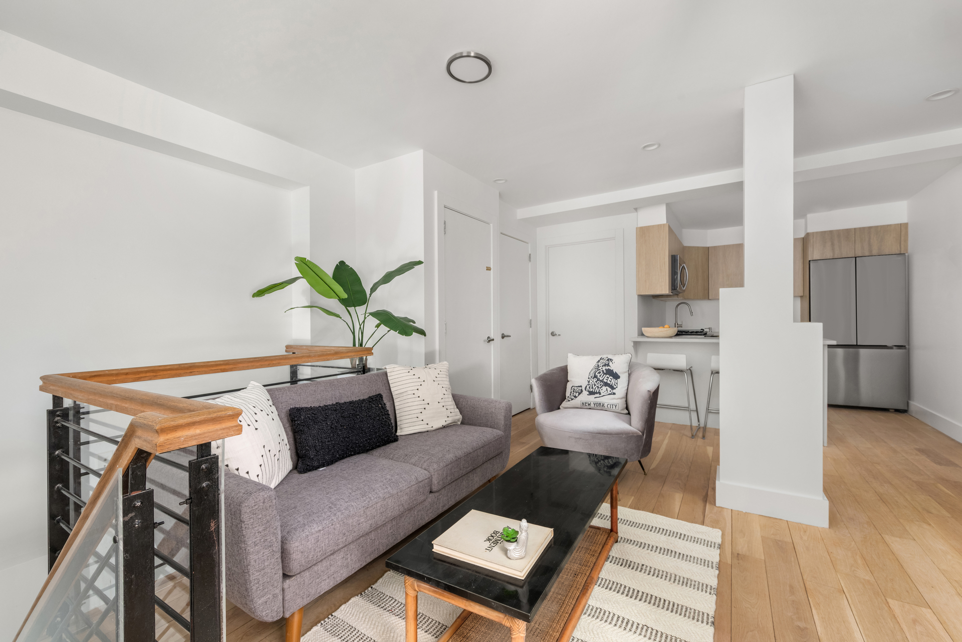 93 WAVERLY Avenue 1R