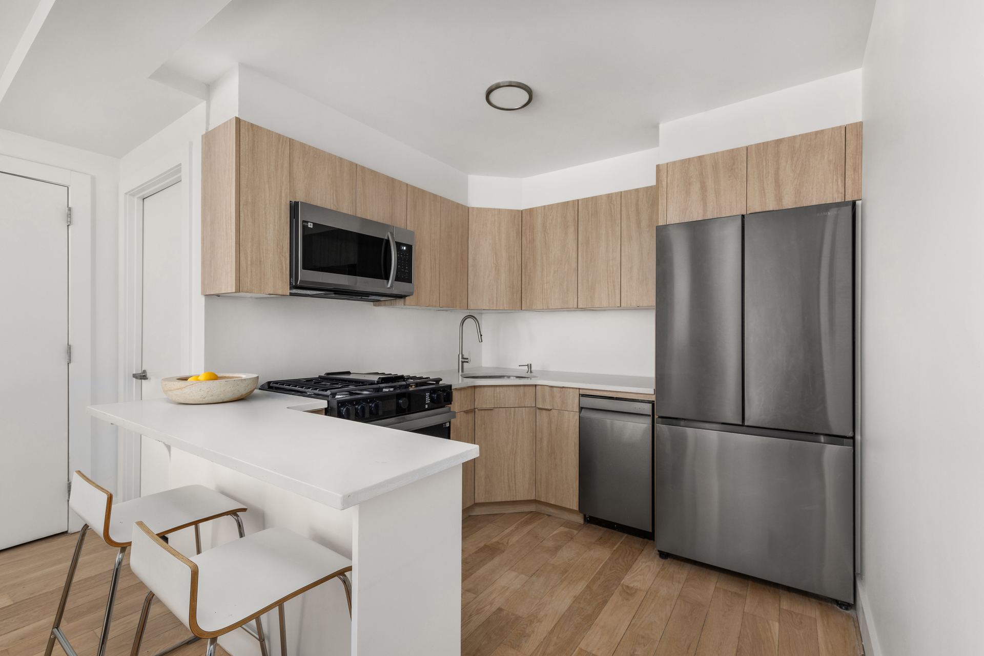 93 WAVERLY Avenue 1R