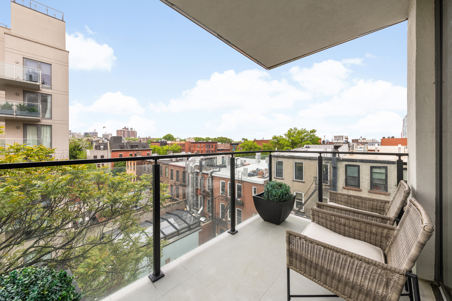 684 DEAN Street 3