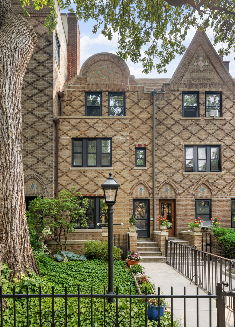 596 3RD Street
