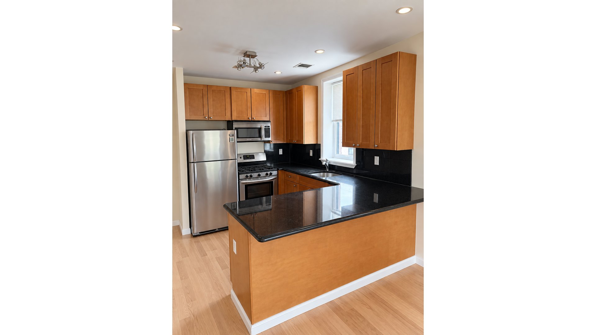 82 STERLING Place 4