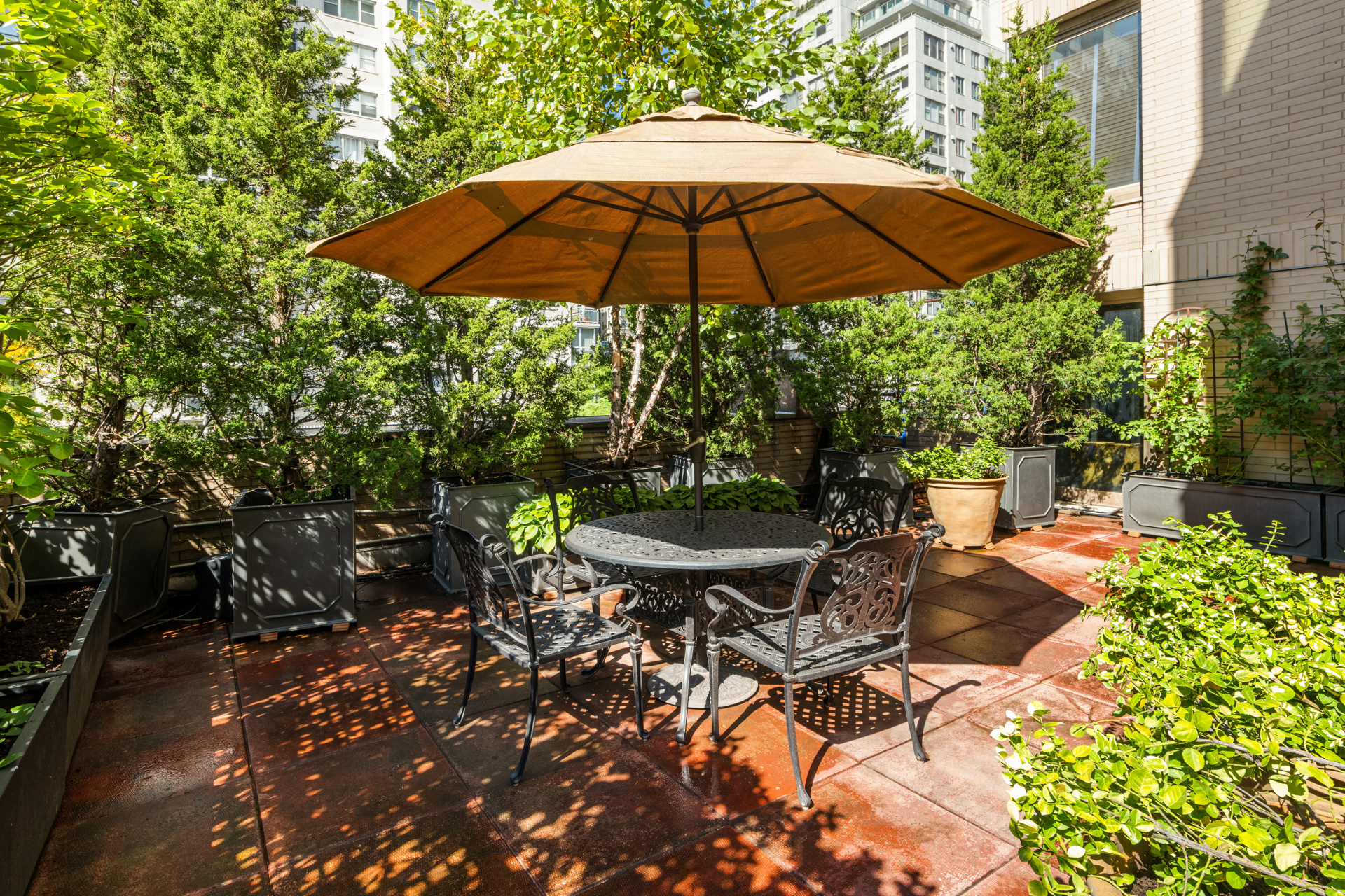 200 E 69TH Street 4LM