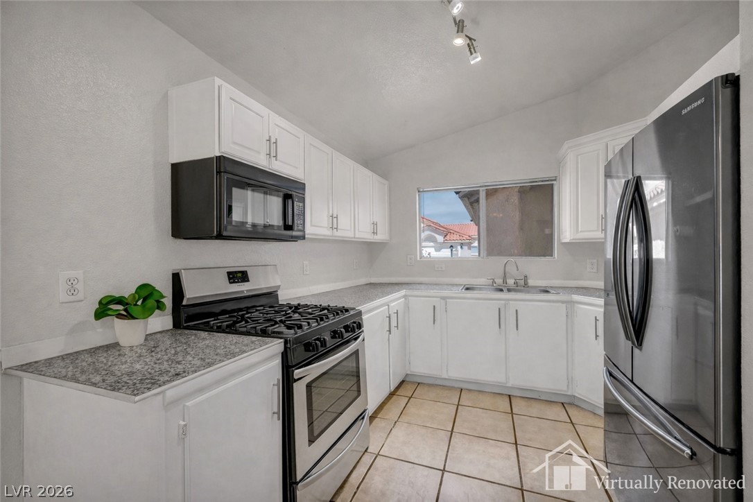7803 Ravenhollow Lane