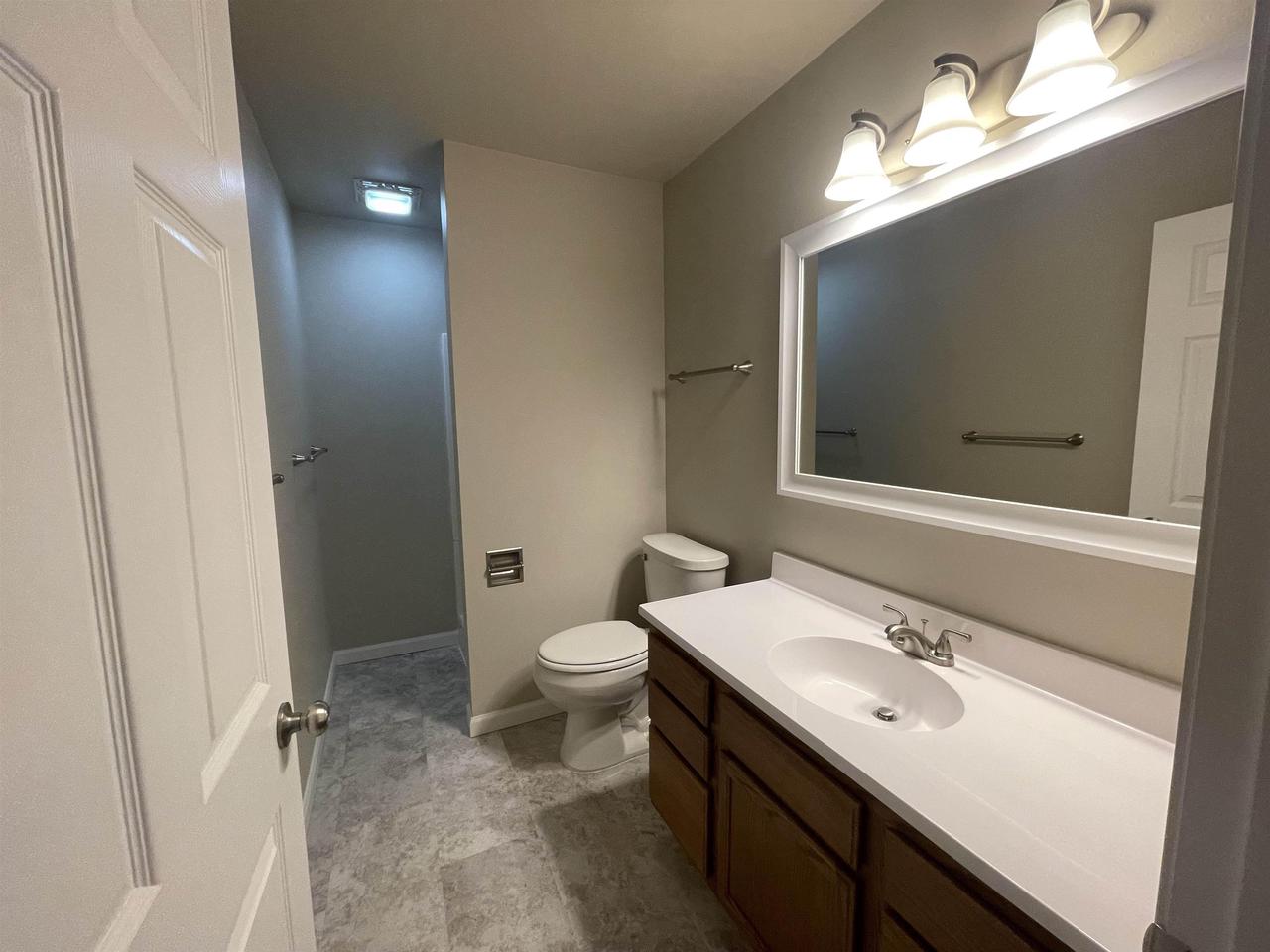 585 PROSPECT CIRCLE