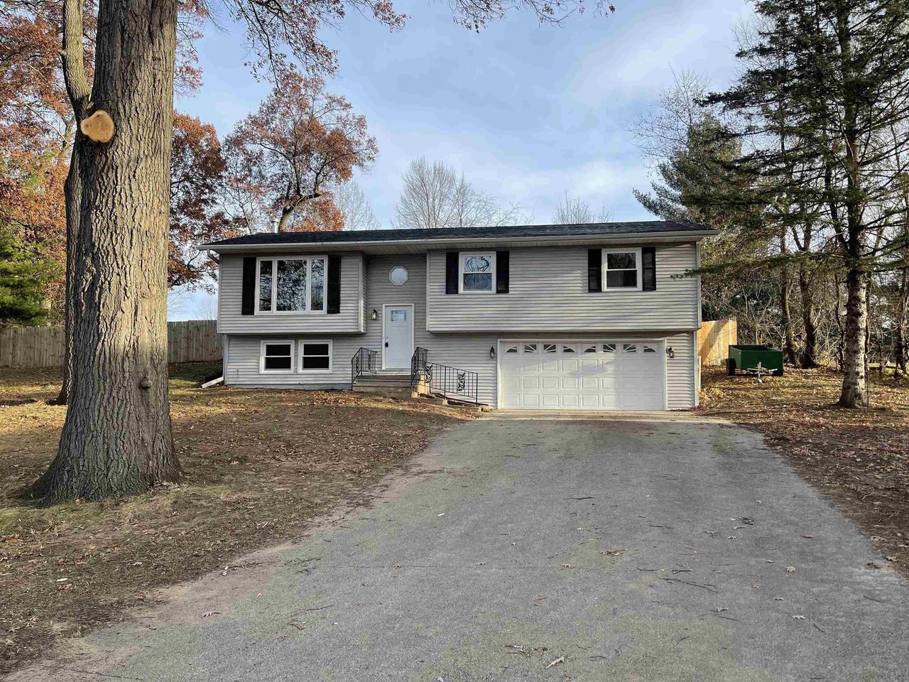 585 PROSPECT CIRCLE