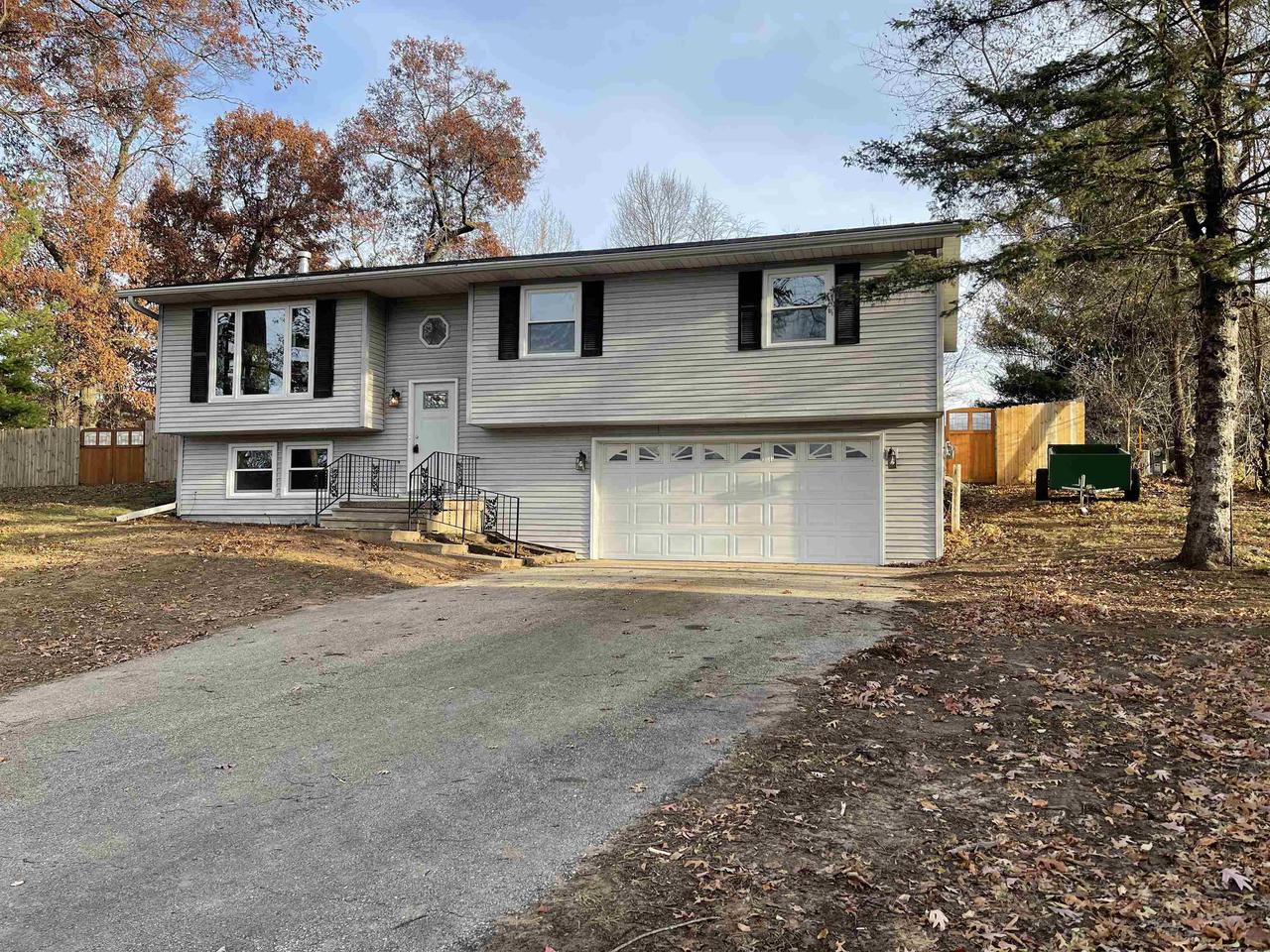 585 PROSPECT CIRCLE