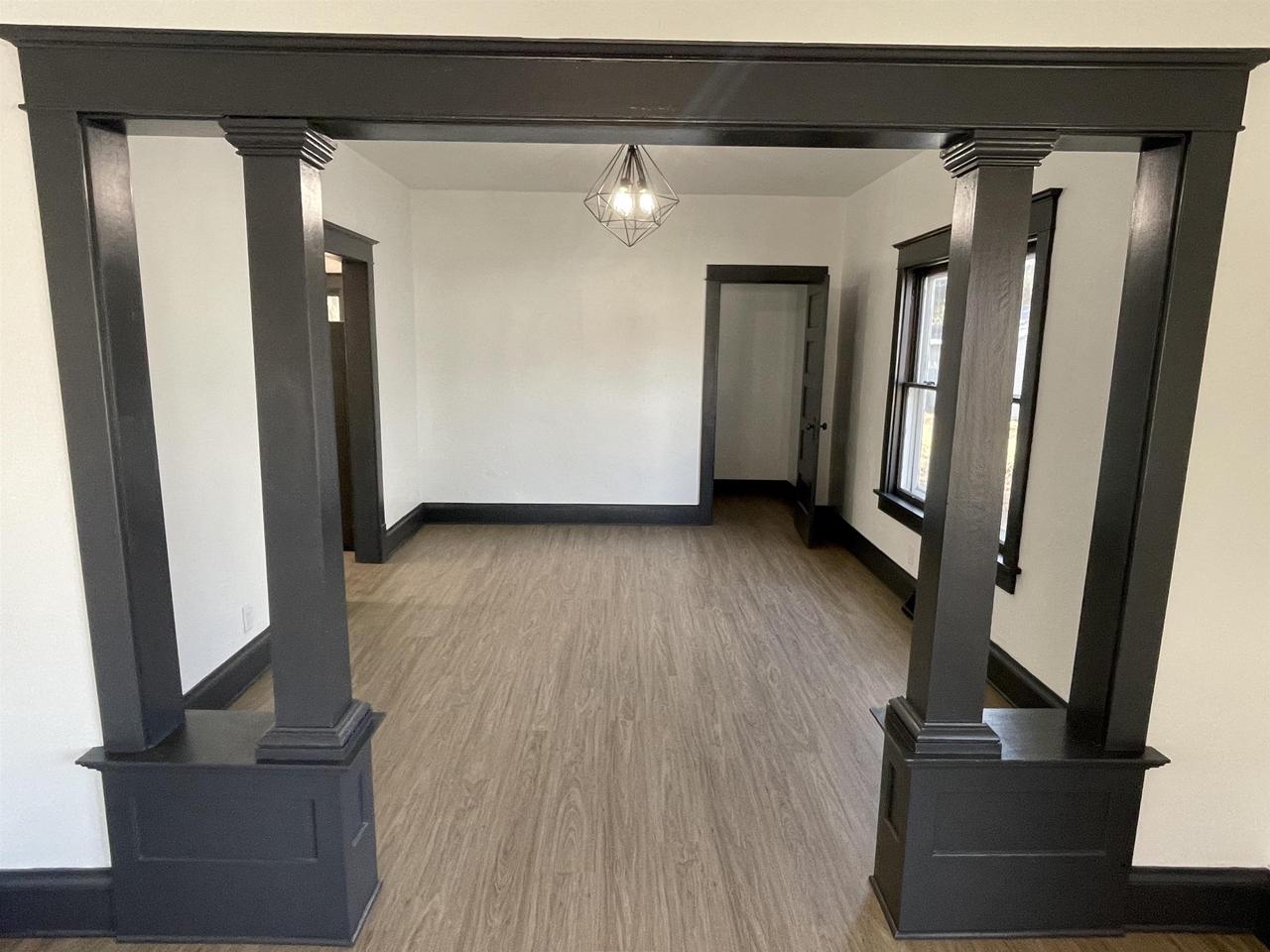 618 East DIVISION STREET