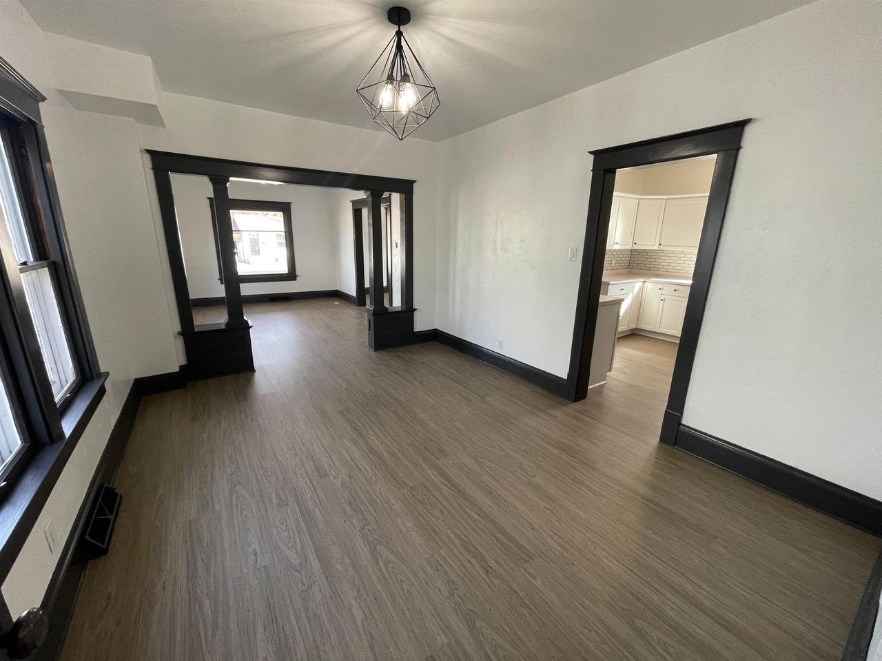 618 East DIVISION STREET