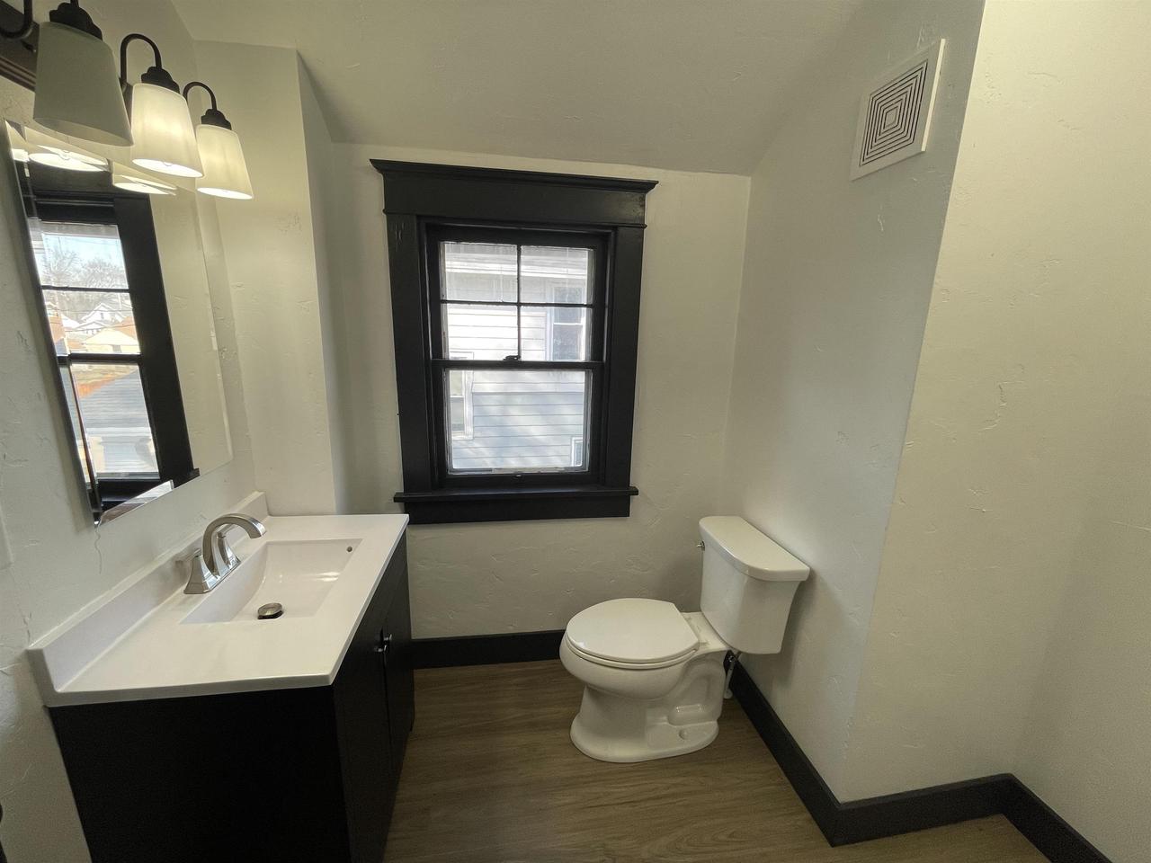 618 East DIVISION STREET