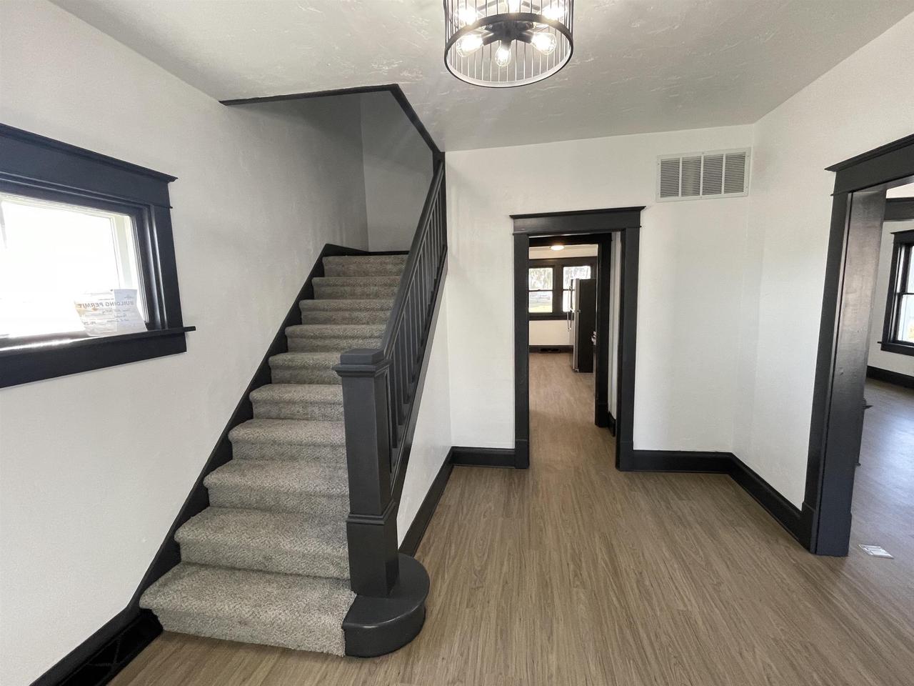 618 East DIVISION STREET