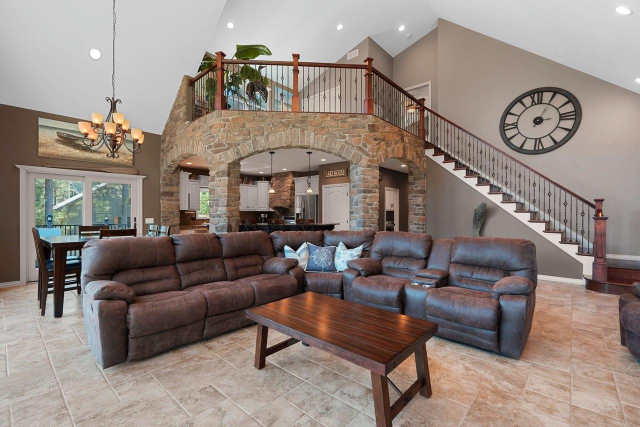 W1396 RED CLOUD TRAIL