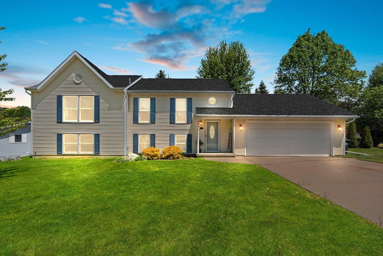 125 HILLSIDE LANE