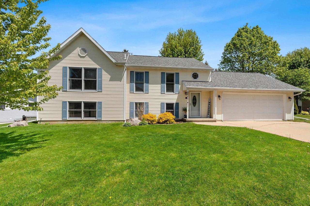 125 HILLSIDE LANE
