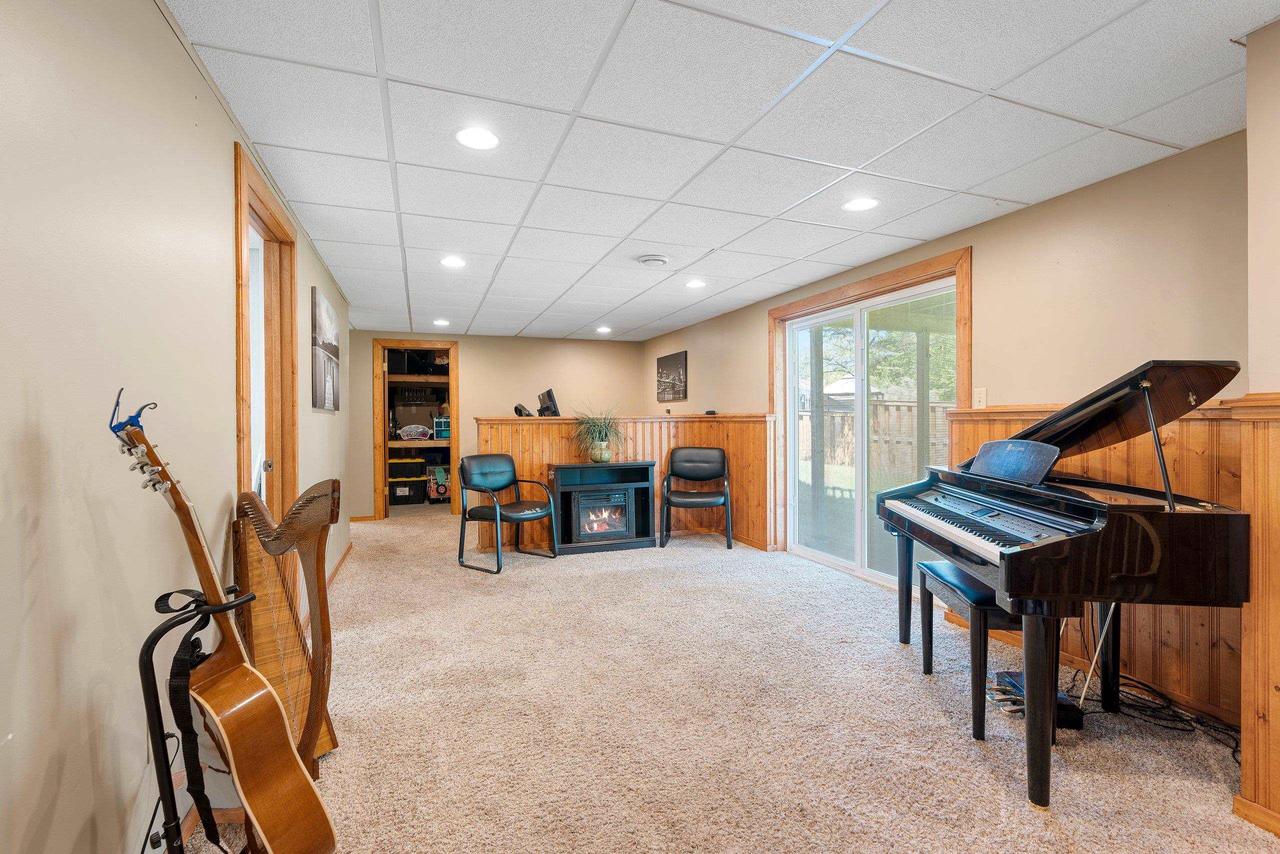 125 HILLSIDE LANE