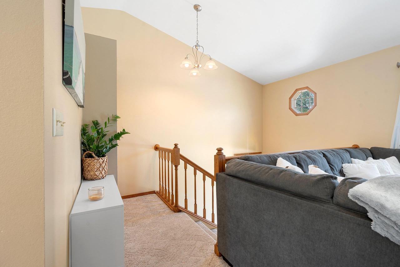 125 HILLSIDE LANE