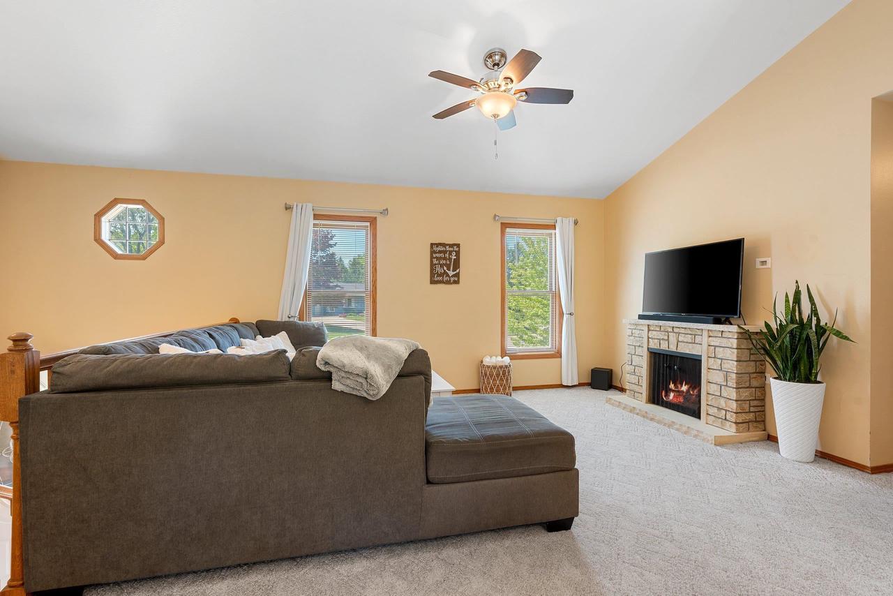 125 HILLSIDE LANE