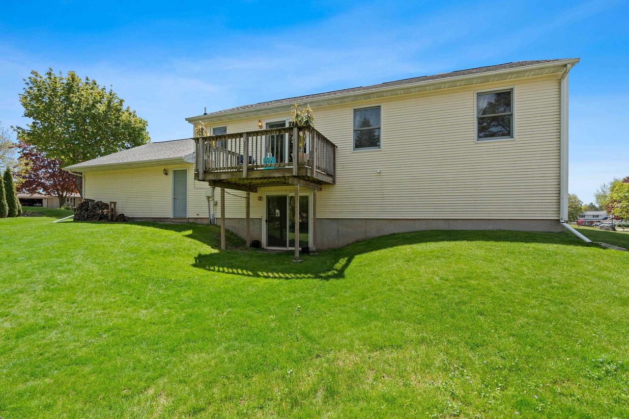 125 HILLSIDE LANE