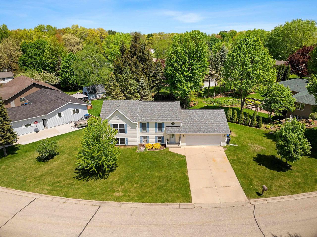 125 HILLSIDE LANE