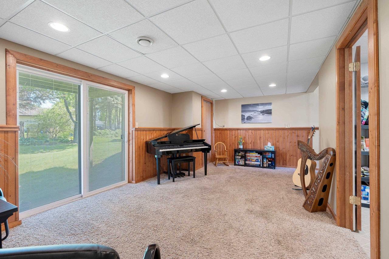 125 HILLSIDE LANE