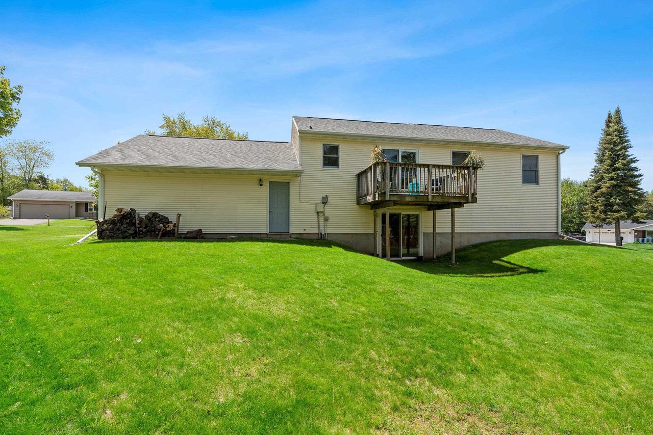 125 HILLSIDE LANE