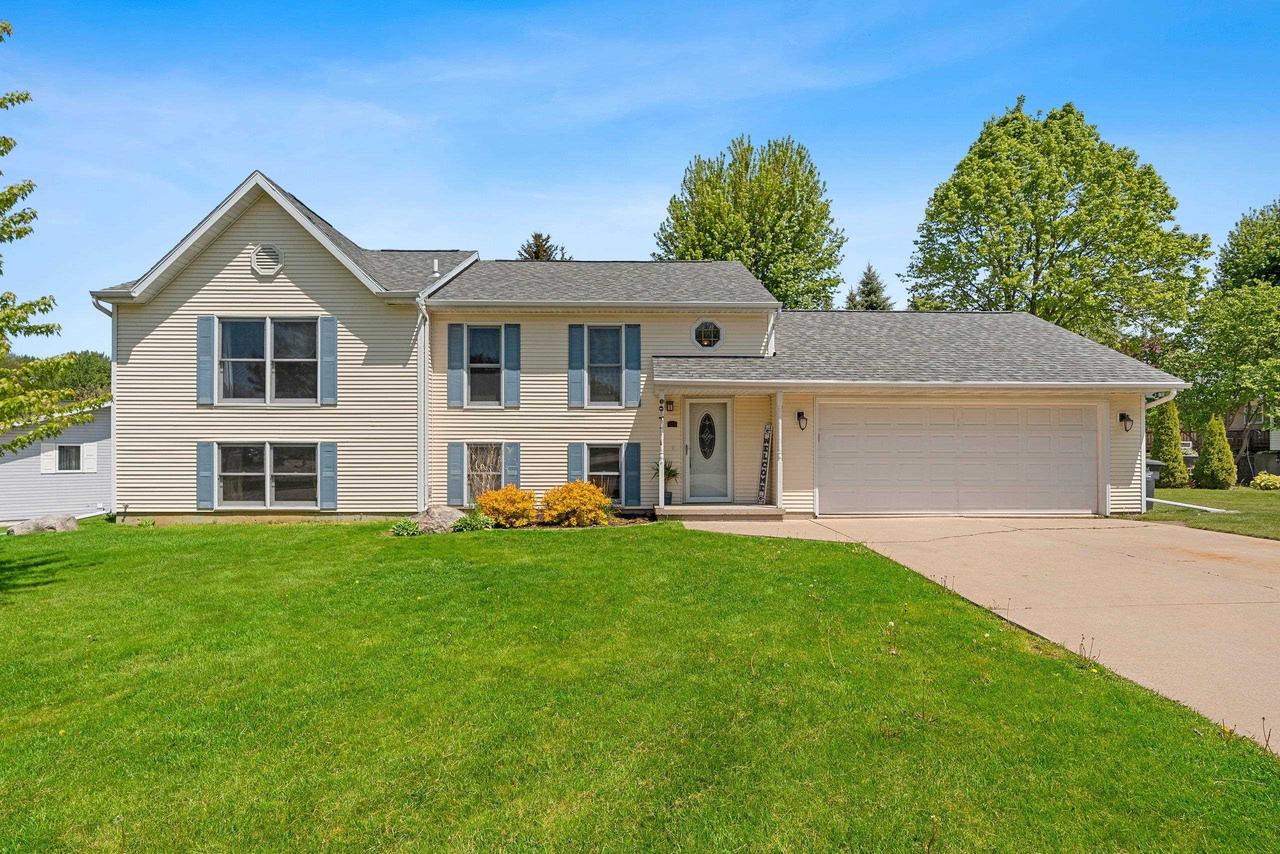 125 HILLSIDE LANE
