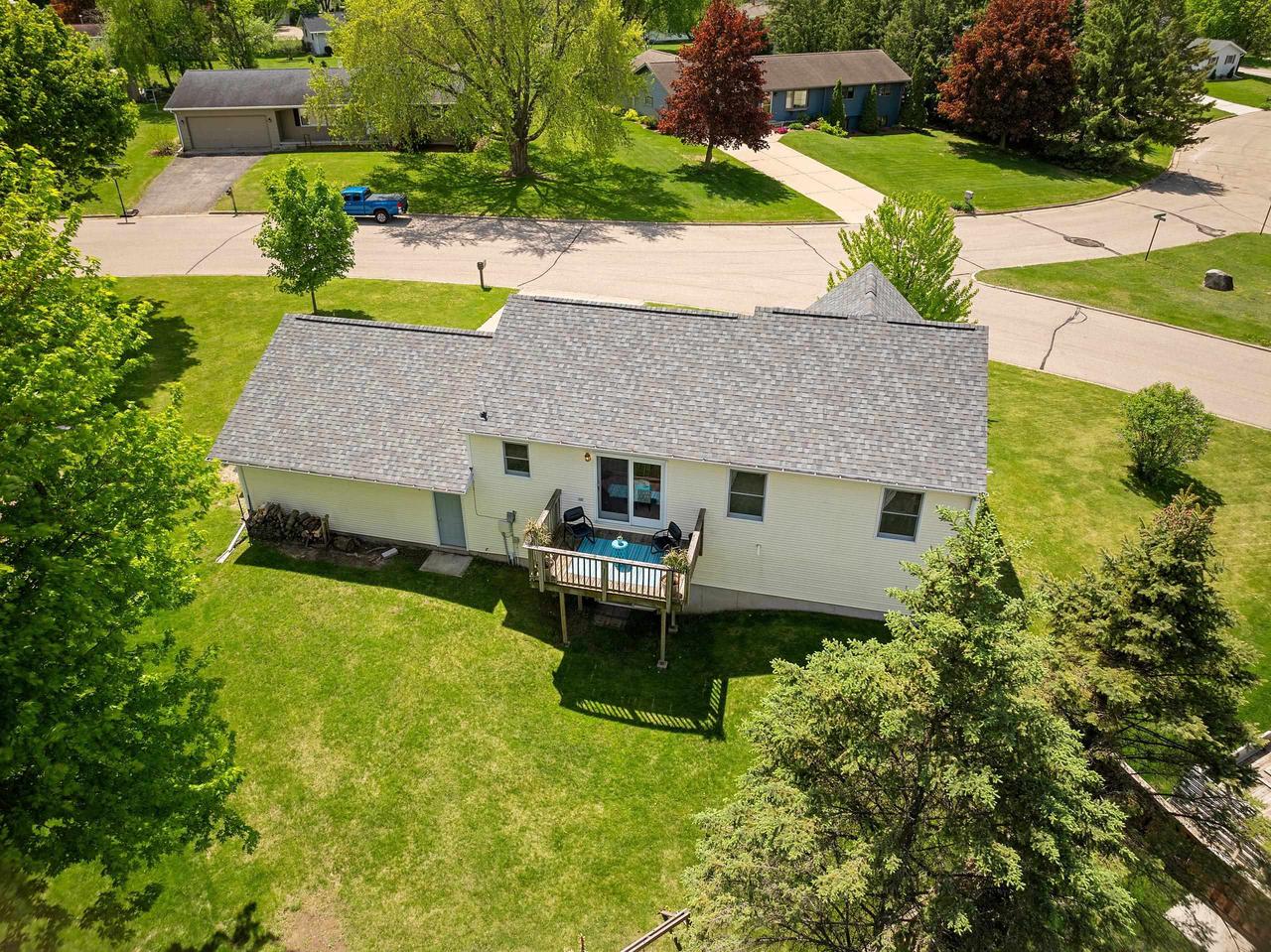 125 HILLSIDE LANE