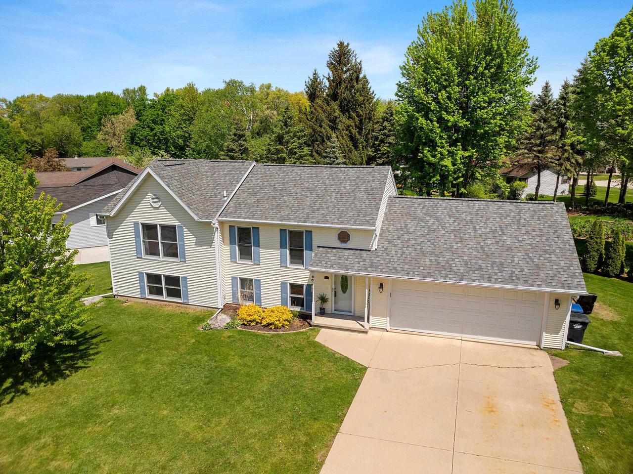 125 HILLSIDE LANE