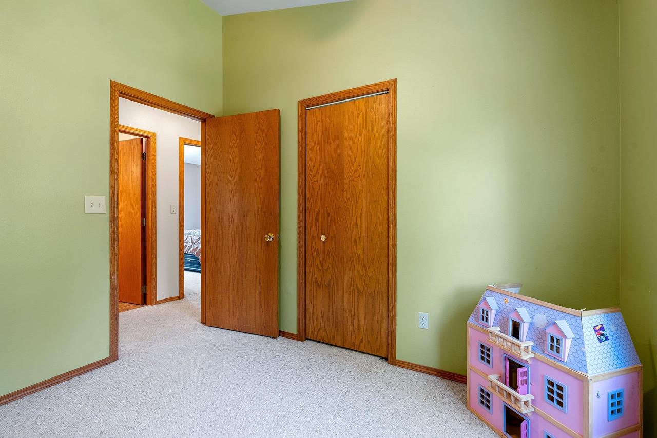 125 HILLSIDE LANE